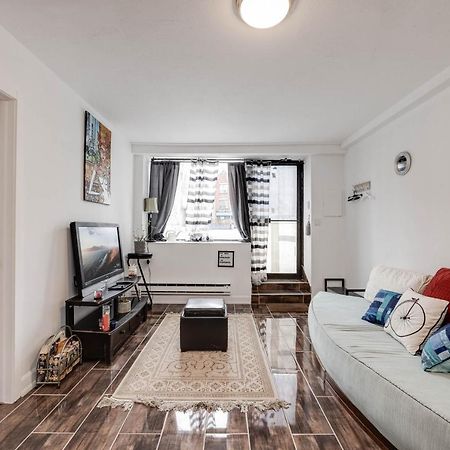 Apartament Bright Parkdale Court - Little Portugal W/ Free Parking Toronto Zewnętrze zdjęcie