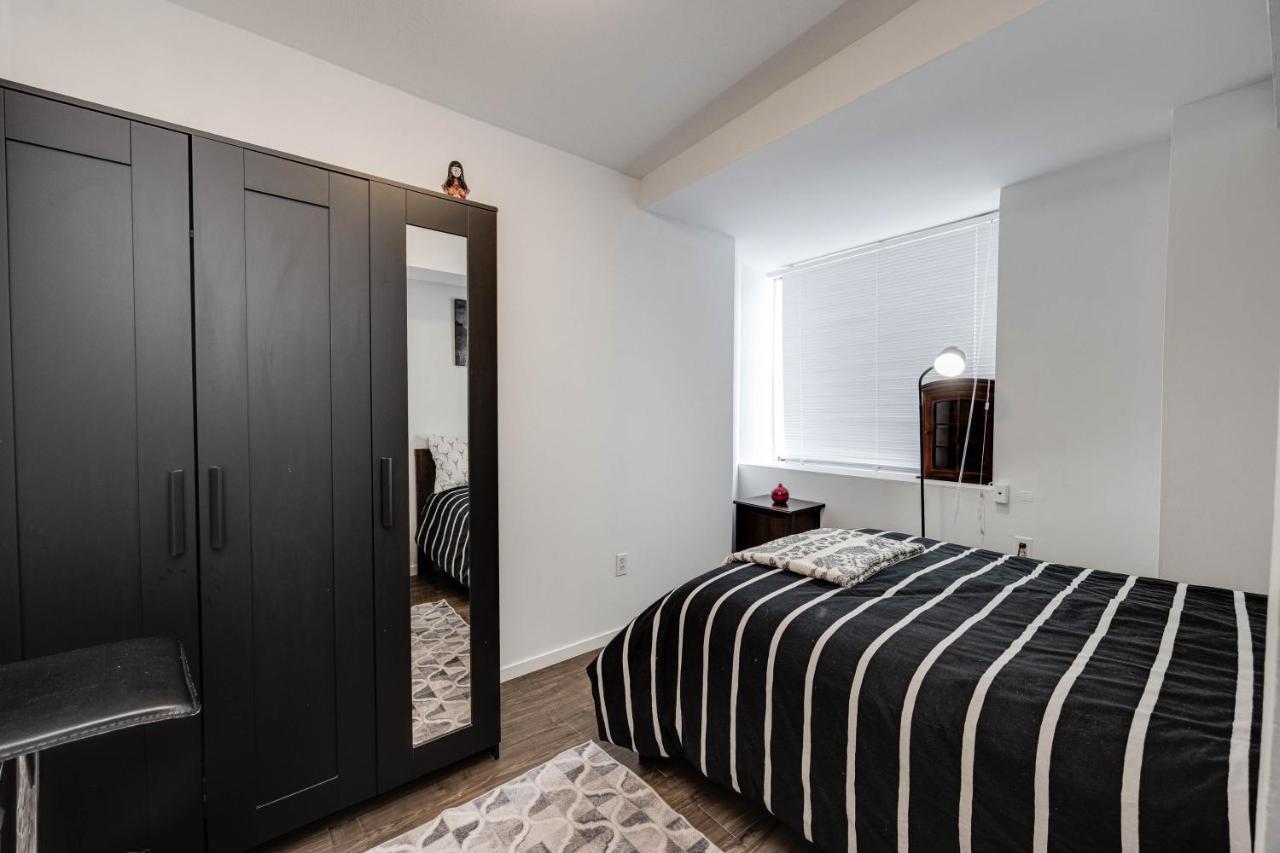 Apartament Bright Parkdale Court - Little Portugal W/ Free Parking Toronto Zewnętrze zdjęcie
