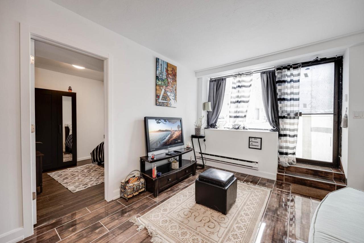 Apartament Bright Parkdale Court - Little Portugal W/ Free Parking Toronto Zewnętrze zdjęcie