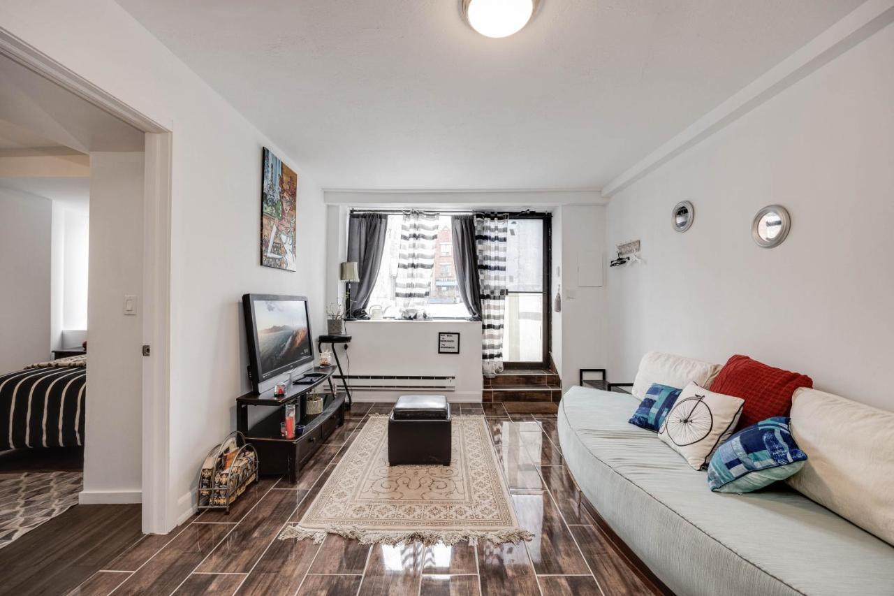 Apartament Bright Parkdale Court - Little Portugal W/ Free Parking Toronto Zewnętrze zdjęcie