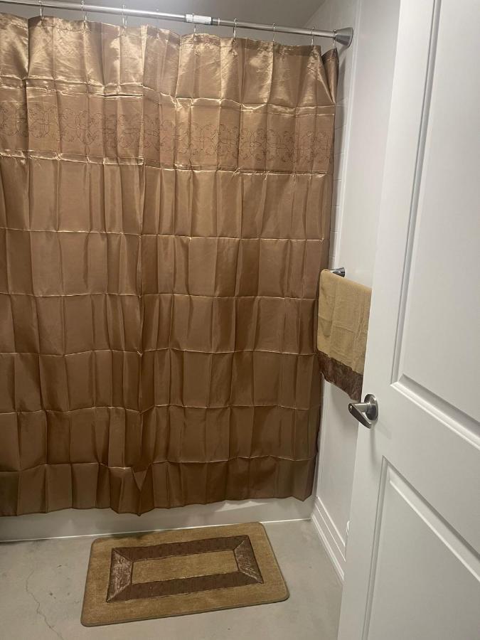 Apartament Bright Parkdale Court - Little Portugal W/ Free Parking Toronto Zewnętrze zdjęcie