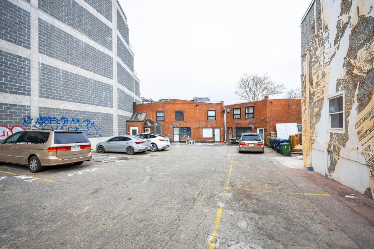 Apartament Bright Parkdale Court - Little Portugal W/ Free Parking Toronto Zewnętrze zdjęcie