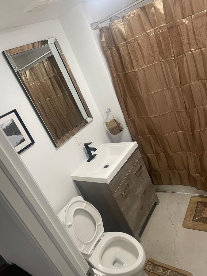 Apartament Bright Parkdale Court - Little Portugal W/ Free Parking Toronto Zewnętrze zdjęcie