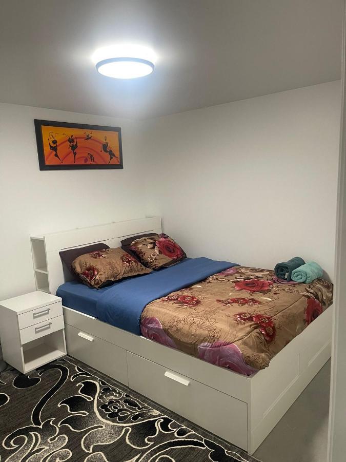 Apartament Bright Parkdale Court - Little Portugal W/ Free Parking Toronto Zewnętrze zdjęcie