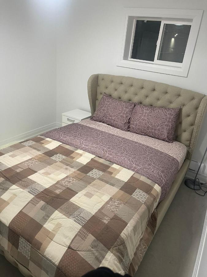 Apartament Bright Parkdale Court - Little Portugal W/ Free Parking Toronto Zewnętrze zdjęcie
