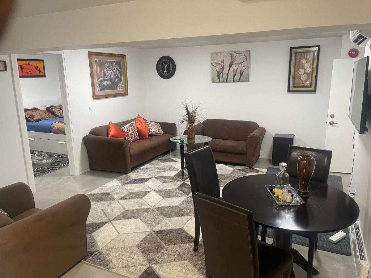 Apartament Bright Parkdale Court - Little Portugal W/ Free Parking Toronto Zewnętrze zdjęcie