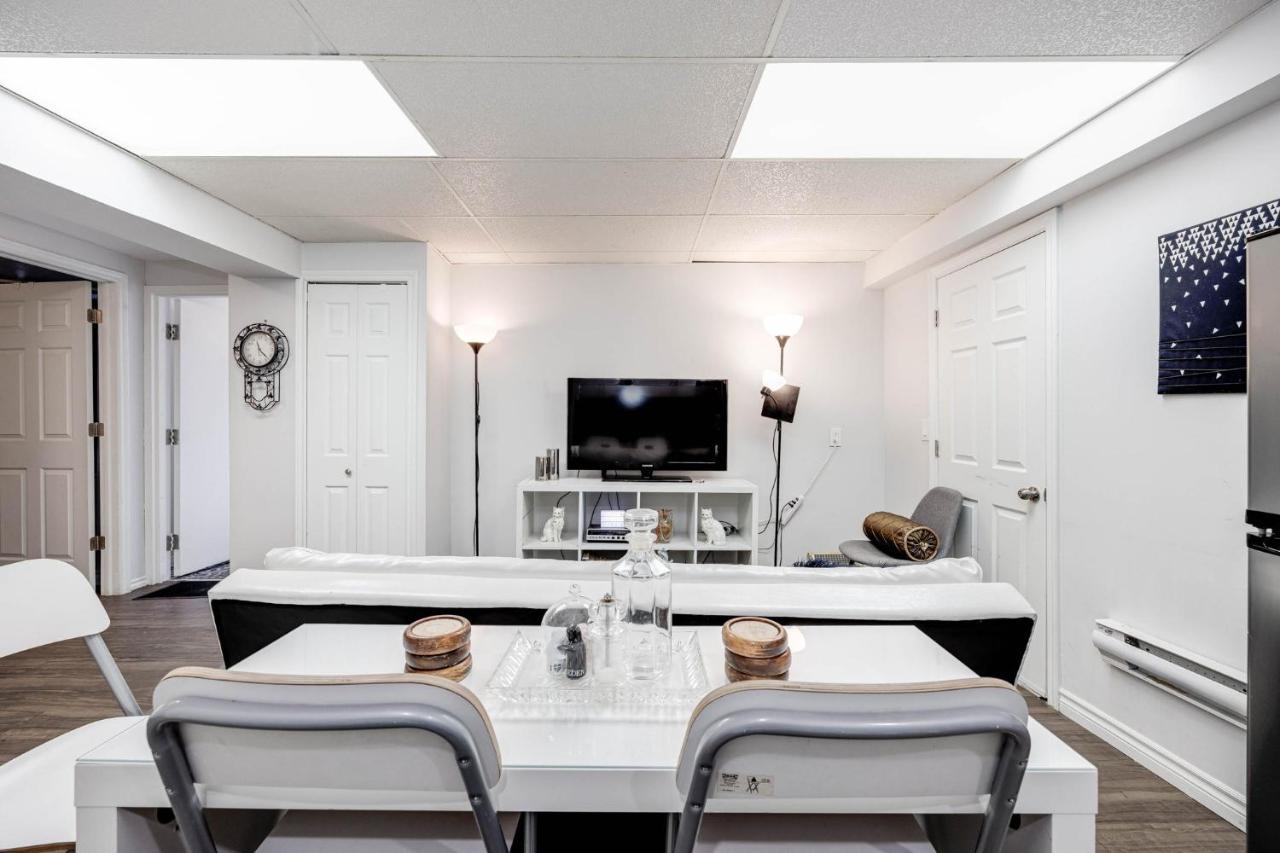 Apartament Bright Parkdale Court - Little Portugal W/ Free Parking Toronto Zewnętrze zdjęcie