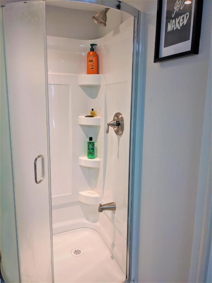 Apartament Bright Parkdale Court - Little Portugal W/ Free Parking Toronto Zewnętrze zdjęcie