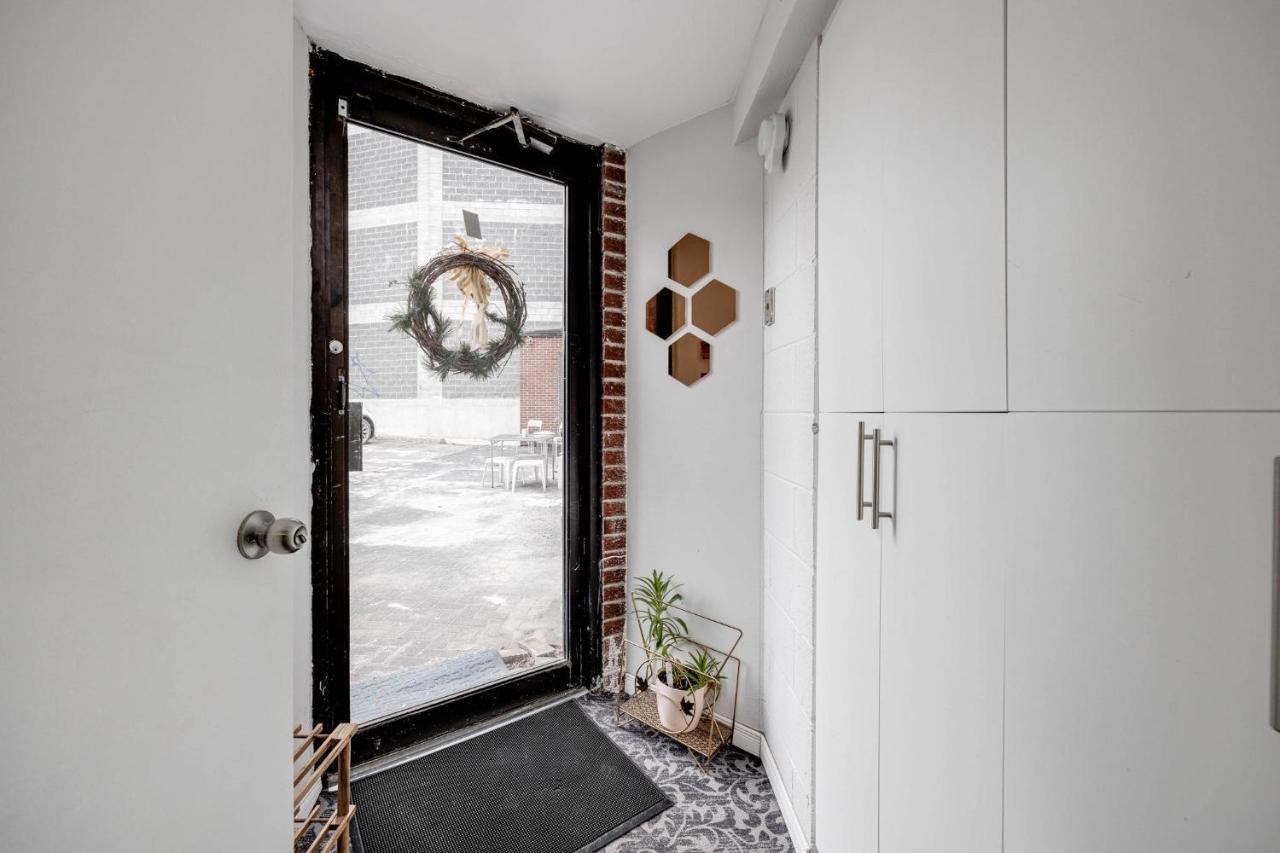 Apartament Bright Parkdale Court - Little Portugal W/ Free Parking Toronto Zewnętrze zdjęcie